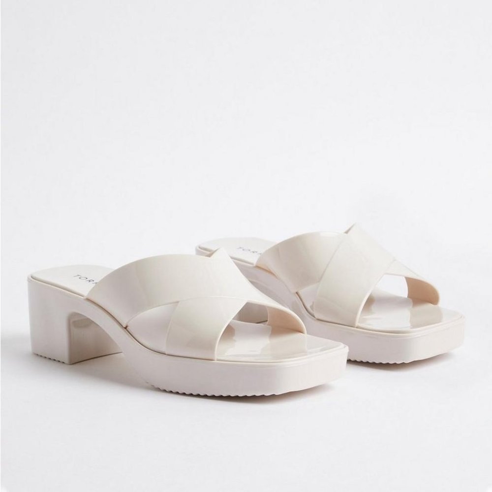 TORRID SIZE 6 JELLY CRISS CROSS HEEL SANDAL (WW) WHITE SHOES CHUNKY FLATFORM